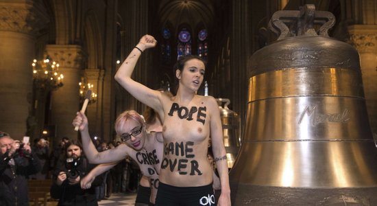 Femen оправданы за акцию в соборе Парижской Богоматери