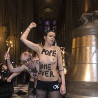 Foto: FEMEN aktīvistes jandalējas katedrālē