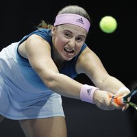 Остапенко впервые проиграла Павлюченковой, у Шараповой — травма