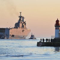 Francija piekrīt pārtraukt 'Mistral' karakuģu piegādi Krievijai