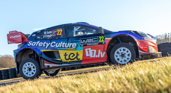 Foto: Sesks/Francis atrāda jaunās mašīnas izskatu pirms WRC posma Zviedrijā