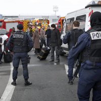 Parīzes lidostā pēc uzbrukuma mēģinājuma nošauts vīrietis