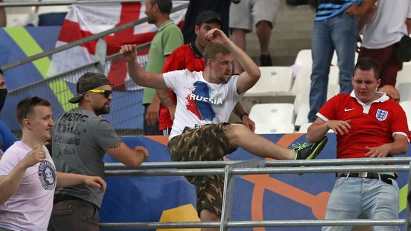  EURO 2016: Krievu fanu nekārtības Velodrome stadionā Marseļā - 7