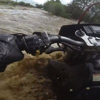 Video: Ūdens stihija ņem virsroku pār motociklistu