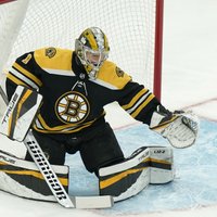 'Bruins' vārtsargs Sveimens arbitrāžā panāk trīskāršu algu