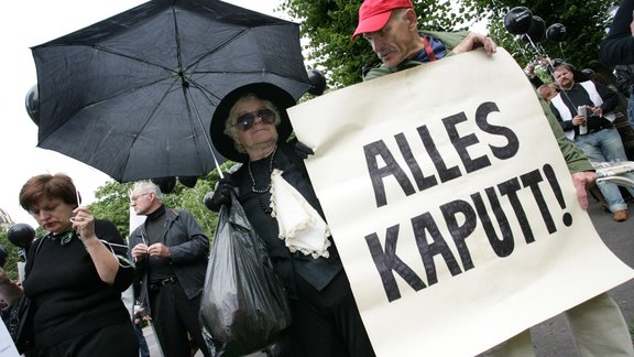 Skolotāju protests pie MK 05