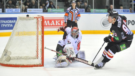 KHL pusfināls, 2 spēle, Avangard - Traktor