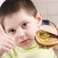 Kādēļ bērniem veidojas liekais svars