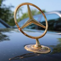 Latvijā un Lietuvā atklāj nelegālu dārgu auto tirgotāju grupējumu