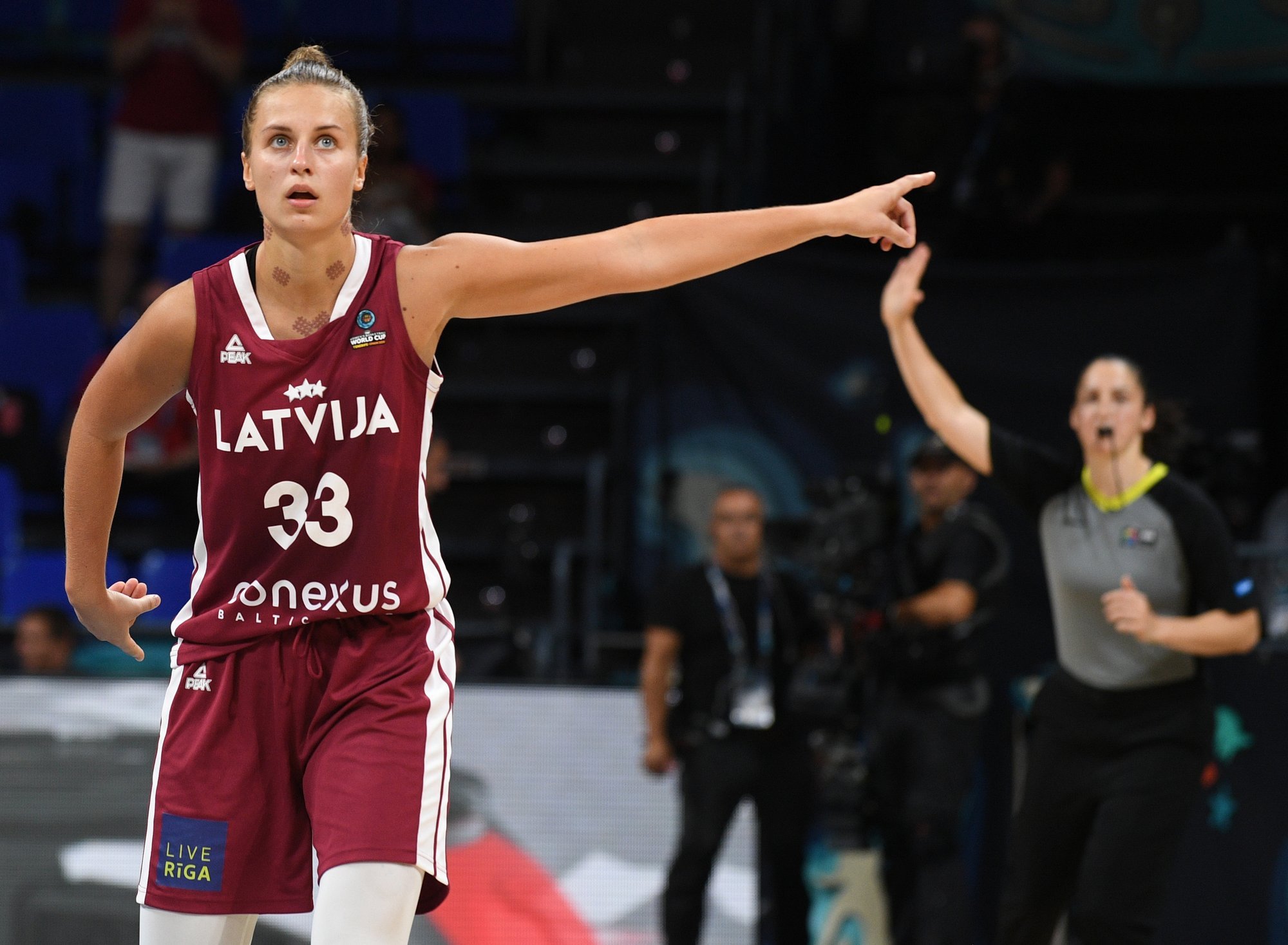 Kitija Laksa uzņemta absolvētās augstskolas sporta slavas zālē