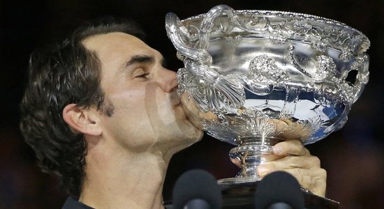Рекордсмен Федерер стал пятикратным чемпионом AusOpen и выиграл 18-й "Шлем"