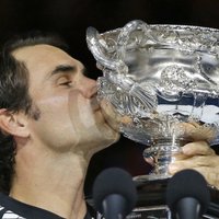 Federers triumfāli atgriežas tenisā un piekto reizi uzvar 'Australian Open'