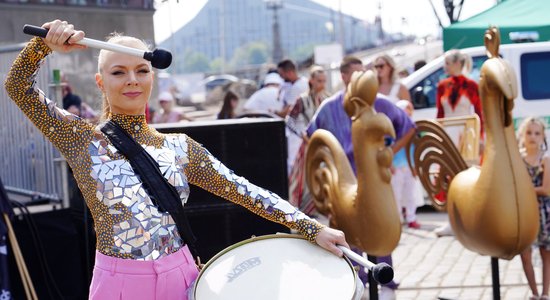 Foto: Kā Rīgas dzimšanas dienu svinēja galvaspilsētas ielās un laukumos