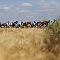 'Tour de France' trešajā posmā uzvar Rodrigess; Frūme pārņem līderpozīciju kopvērtējumā