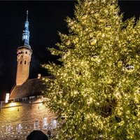 Foto: Tallinā darbu sācis Ziemassvētku tirdziņš