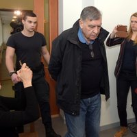 Tiesa patur apcietinājumā arī 'Škoda Transportation' amatpersonu Kozaku