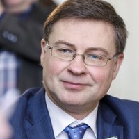 Pēc negatīva Covid-19 testa Dombrovskis klātienē piedalīsies viņa uzklausīšanā