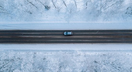 В понедельник утром на дорогах снег и гололедица