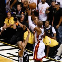 'Heat' dramatiskā cīņā pagarinājumā panāk septīto spēli NBA finālā