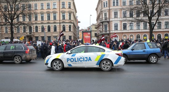 Акции протеста в Риге: Гиргенс, Винькеле и Стакис поблагодарили полицию за профессионализм