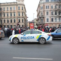 Акции протеста в Риге: Гиргенс, Винькеле и Стакис поблагодарили полицию за профессионализм