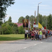 Aglonas svētceļojuma dēļ otrdien slēdz tranzītsatiksmi vairākos valsts autoceļos