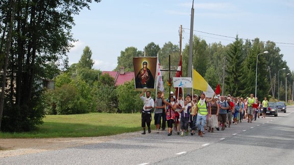 Aglonā ierodas svētceļnieki - 41