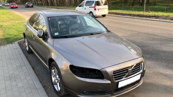 'Volvo' lukturu zādzības