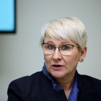 'Dārgi datori, politiskas intereses' – par krīzes laika iepirkumiem nākas atskaitīties Saeimas komisijā