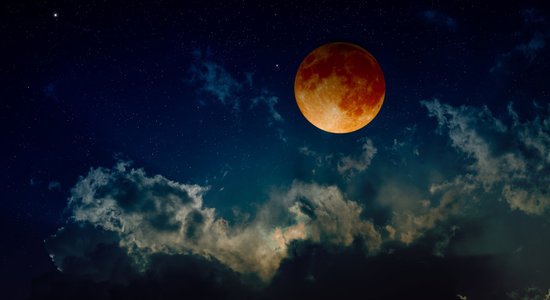 Brīvdienās Latvijā būs vērojams daļējs Mēness aptumsums