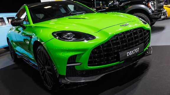 Aston Martin DBX707