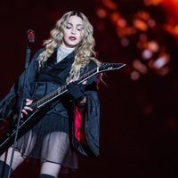 Madonna pēc nopietnas infekcijas slimības aptur pasaules turneju