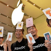 Foto: Milzu rindas un ļaužu sajūsma - sāk tirgot jauno 'iPhone'