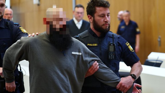 Doneckā karojušu Krievijas dubultpilsoni Dīteru Vācijā tiesā par diversiju gatavošanu