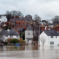 Наводнение в Британии: сотни домов могут быть затоплены