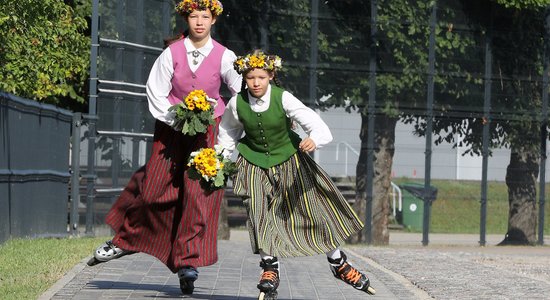 Aicina pieteikties brīvprātīgajam darbam Skolēnu dziesmu un deju svētkos