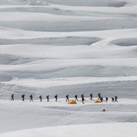 Izaicinājumi, kas sagaida Everesta un citu pasaules augstāko virsotņu iekarotājus