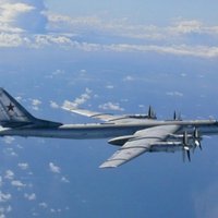Krievija apstiprina iznīcinātāju un bumbvedēju 'lidināšanos' Aļaskā