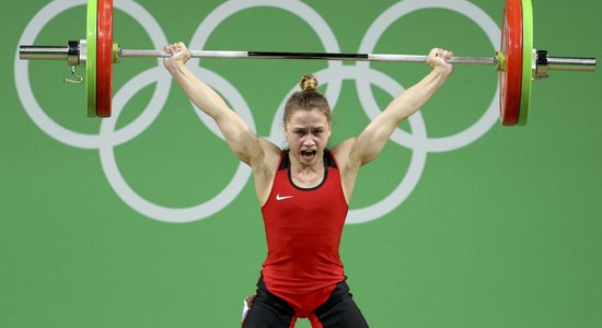 18-летняя латвийская штангистка едва не выиграла олимпийскую медаль