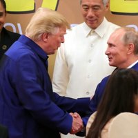 Tramps kritizē 'nīdējus un muļķus', kas negrib labas attiecības ar Krieviju