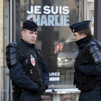Francijai izdota aizdomās par saistību ar 'Charlie Hebdo' slaktiņu turētā persona