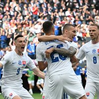 Disciplinētā Slovākija sensacionāli uzvar Beļģiju; VAR atceļ divus vārtu guvumus