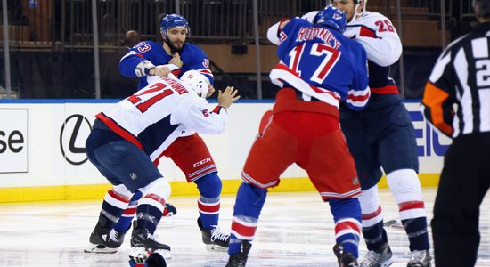 Самосуд в НХЛ: хоккеисты "Рейнджерс" травмировали обидчика Панарина