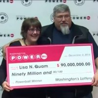 Amerikāniete loterijā laimē 90 miljonus; pametīs darbu un pirks ‘Subaru’