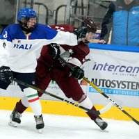 Latvijas hokejisti ar graujošu uzvaru nodrošina vietu Eiropas jaunatnes olimpiādes pusfinālā