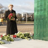 Foto: Saeimas priekšsēdētāja piemin Zolitūdes lielveikala 'Maxima' traģēdijas upurus