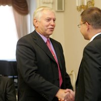 ZZS atbalstītu vismaz triju Dombrovska valdības ministru demisijas pieprasījumus