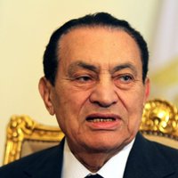 Mubaraks atkāpjas; valsti vadīs militāra padome