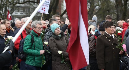 Foto: Leģionāru atceres gājiens Rīgā pulcējis vairāk nekā 1000 cilvēku