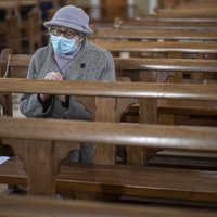 Lietuvā ar koronavīrusu inficējušies vēl 2017 cilvēki; 21 miris